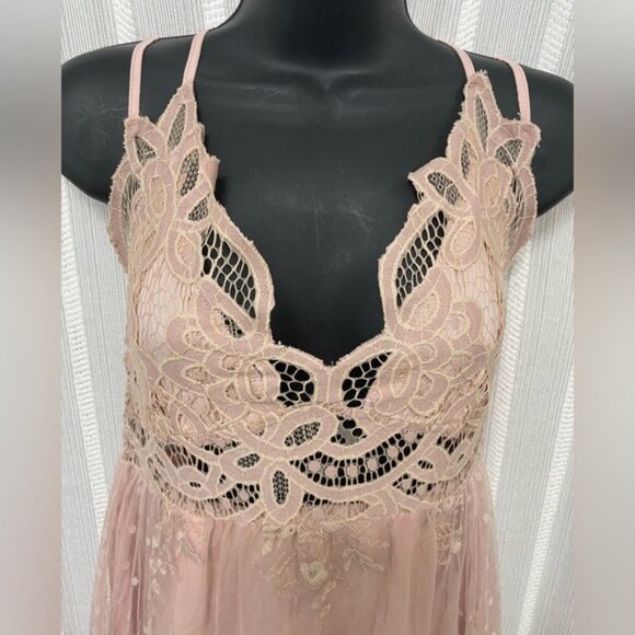Elegant Lace Pink Blush V Neck Maxi Dress by Umgee Size 6 NWT - Picture 2 of 16